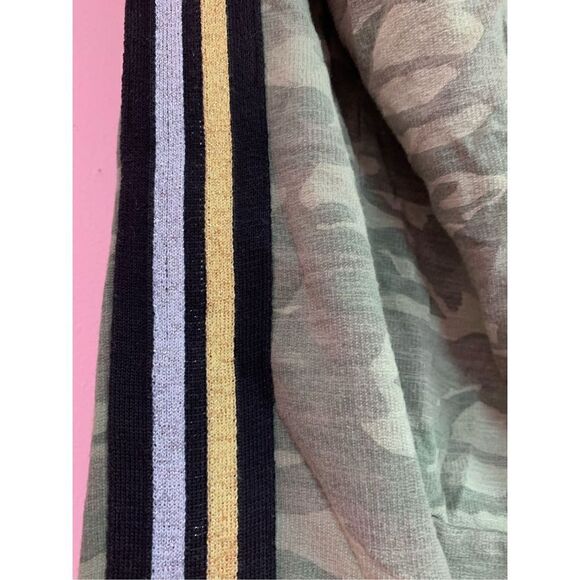 Monrow Women's Green Camo Striped Trim Rayon Blend Pullover Sweatshirt Medium - Picture 6 of 9